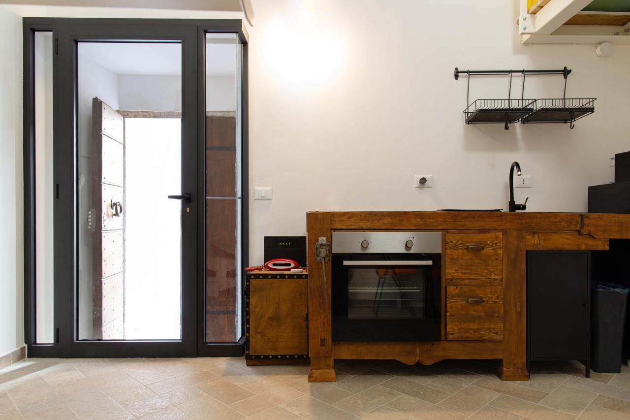 Residenza Storica: La Suite Del Grifo LʼAquila Extérieur photo