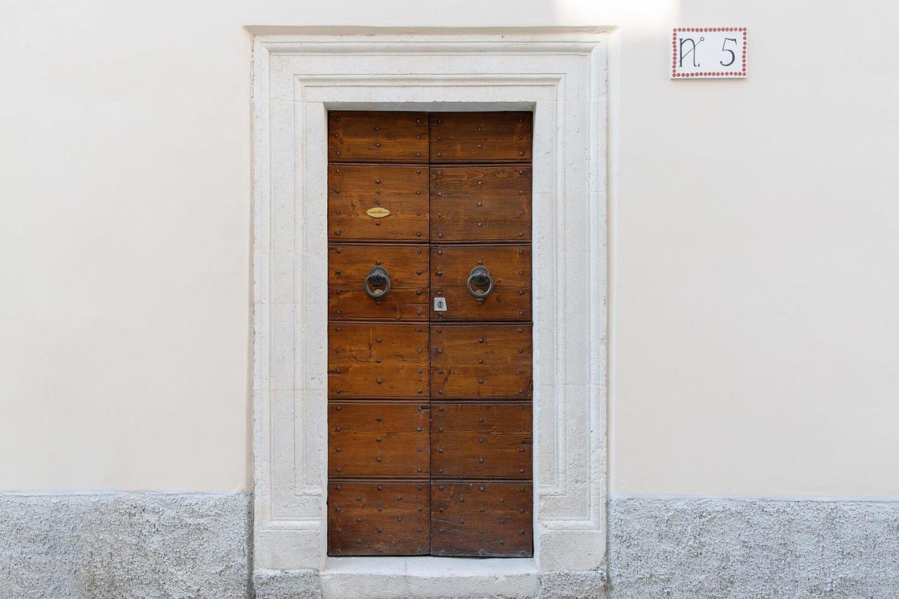 Residenza Storica: La Suite Del Grifo LʼAquila Extérieur photo